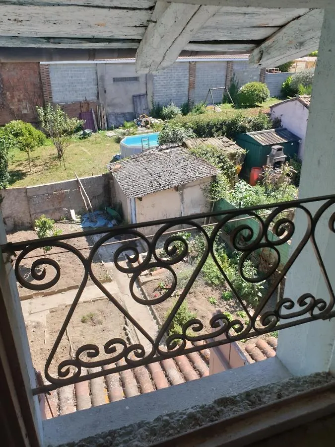 Homestay Petit Coin En Lomagne Pour La Nuit Apartment Beaumont-de-Lomagne